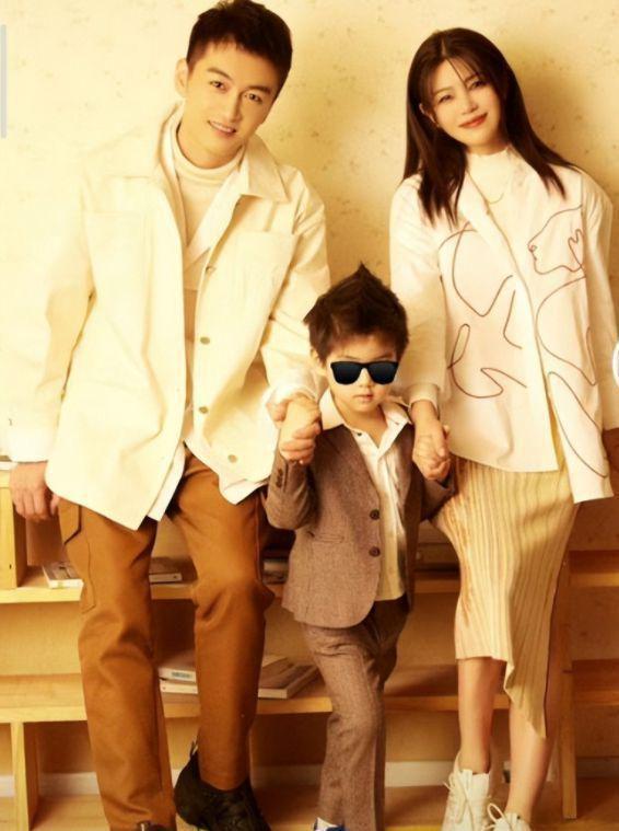 子合照母子久违同框好有爱小星星长高了pg电子入口陈妍希42岁生日晒与儿(图4)