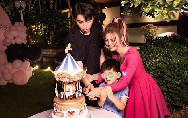 子合照母子久违同框好有爱小星星长高了pg电子入口陈妍希42岁生日晒与儿(图9)